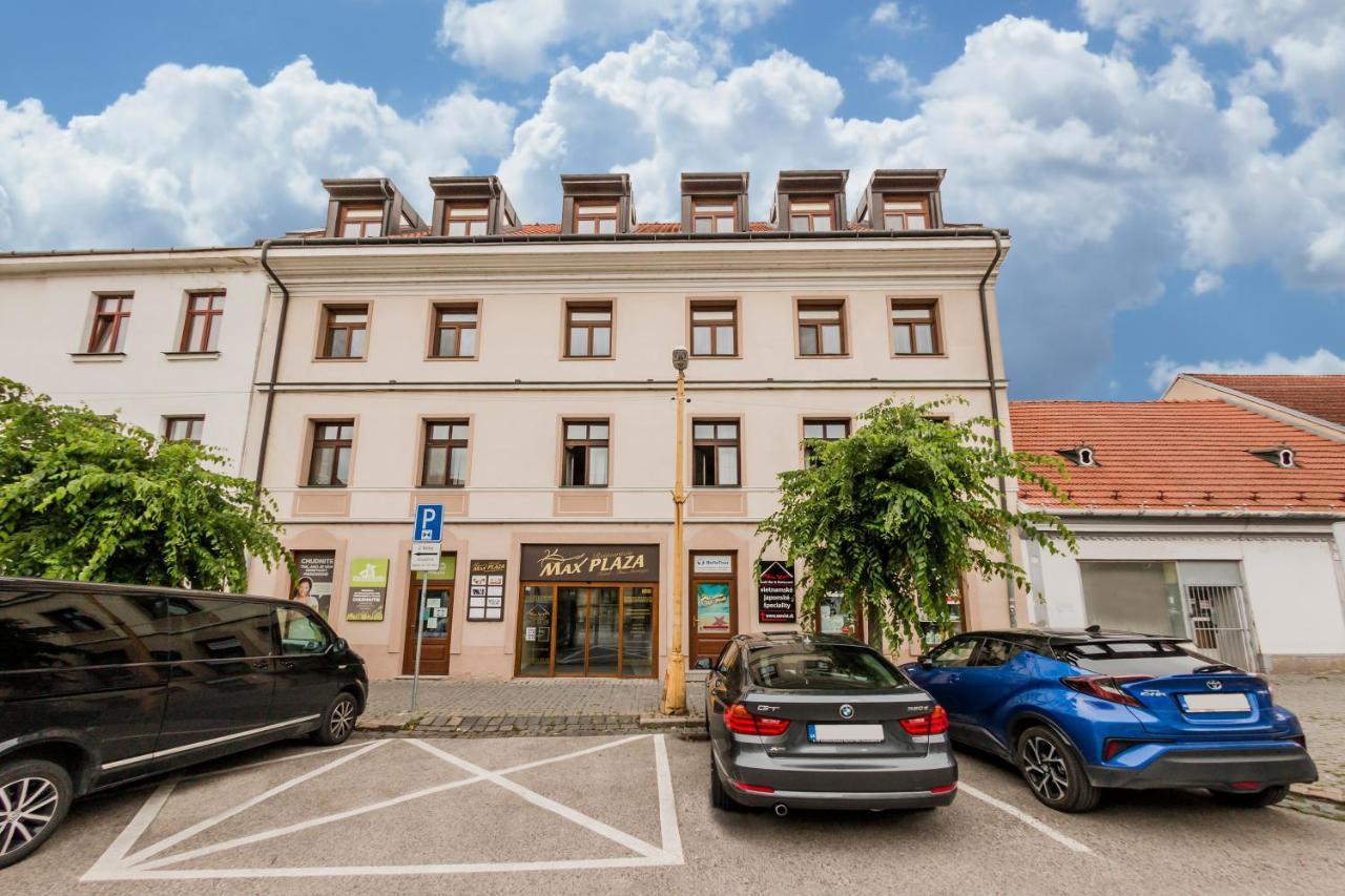 Hotel MAXPLAZA Trnava Buitenkant foto