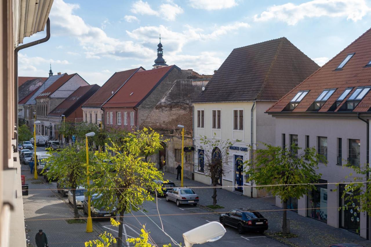 Hotel MAXPLAZA Trnava Buitenkant foto